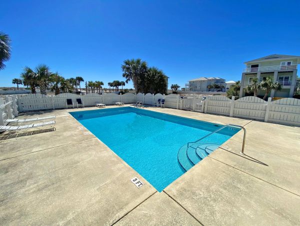 Beautiful Beach Vacation Home Sleeps 18 in Pensacola Beach