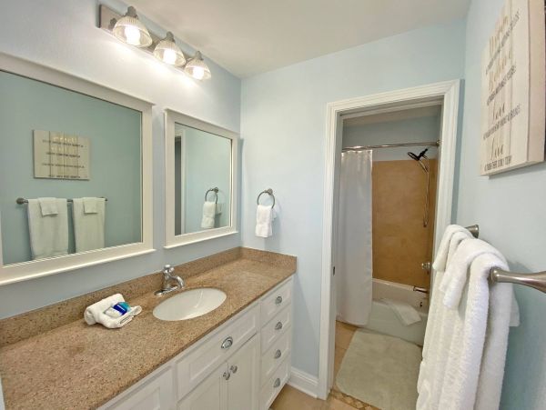 Beautiful Beach Vacation Home Sleeps 18 in Pensacola Beach
