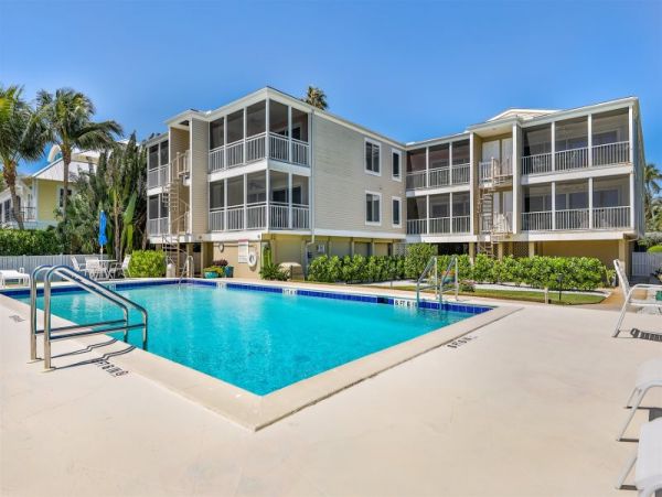 New Listing Direct Bay Front full remodel 3rd floor walkup