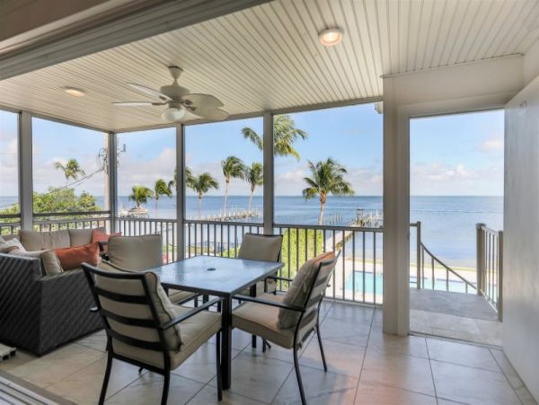 New Listing Direct Bay Front full remodel 3rd floor walkup