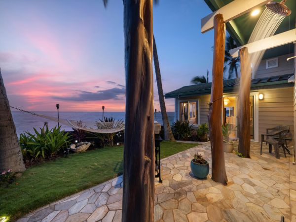 Oceanfront Vacation Home in Kailua-Kona 8 Guests