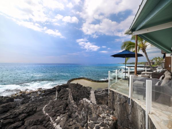 Oceanfront Vacation Home in Kailua-Kona 8 Guests