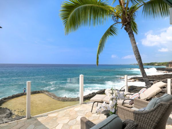 Oceanfront Vacation Home in Kailua-Kona 8 Guests