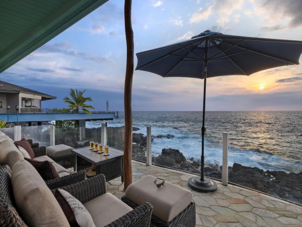 Oceanfront Vacation Home in Kailua-Kona 8 Guests