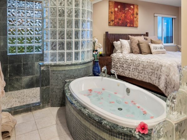 Oceanfront Vacation Home in Kailua-Kona 8 Guests