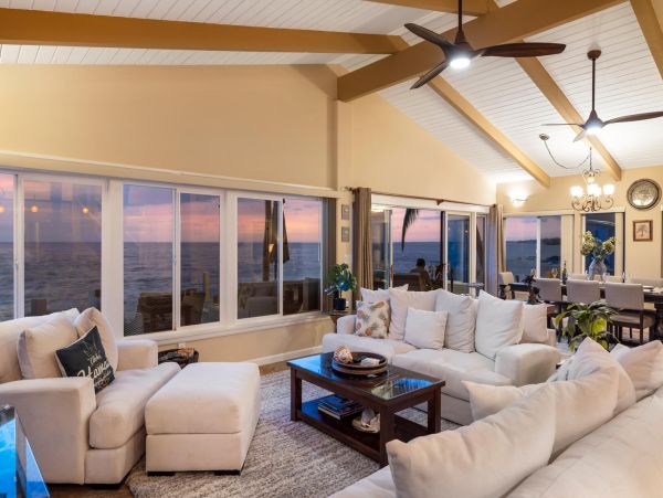 Oceanfront Vacation Home in Kailua-Kona 8 Guests