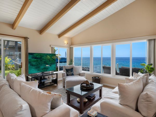 Oceanfront Vacation Home in Kailua-Kona 8 Guests