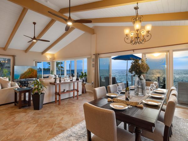 Oceanfront Vacation Home in Kailua-Kona 8 Guests