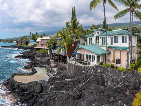 Oceanfront Vacation Home in Kailua-Kona 8 Guests