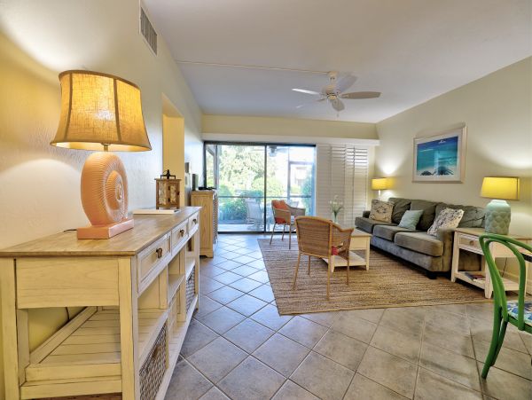 Vacation Condo with Pool and Short Walk to Beach in Sanibel