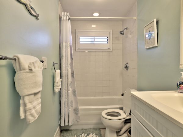 Vacation Condo with Pool and Short Walk to Beach in Sanibel