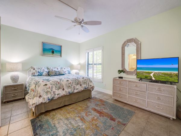 Vacation Condo with Pool and Short Walk to Beach in Sanibel