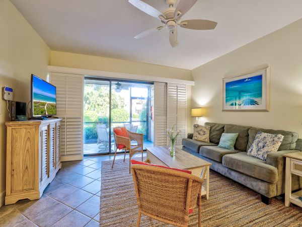 Vacation Condo with Pool and Short Walk to Beach in Sanibel