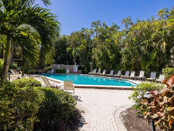 Vacation Condo with Pool and Short Walk to Beach in Sanibel