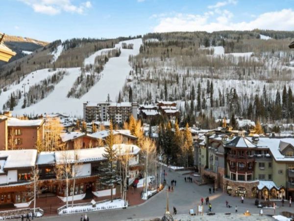 Two Bedroom Plus Den Luxury Vacation Condo in Vail Sleeps 7