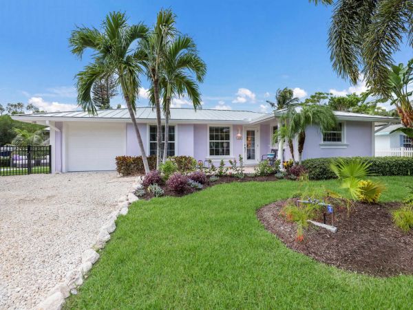 5 Minute Walk to Beach Anna Maria Island Vacation Pool Home