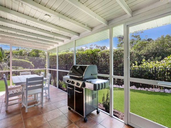 5 Minute Walk to Beach Anna Maria Island Vacation Pool Home