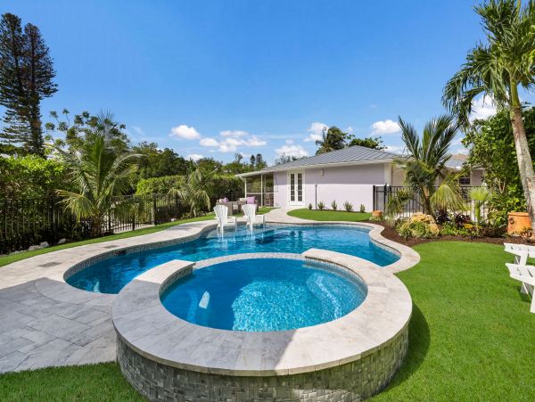 5 Minute Walk to Beach Anna Maria Island Vacation Pool Home