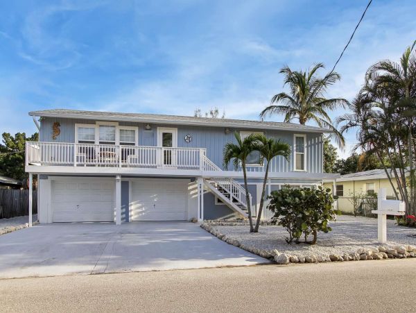 Beach Vacation Home in Longboat Key Sleeps 5 Guests