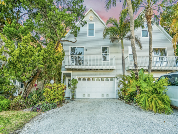Beautiful Holmes Beach Vacation Rental With Pool Near Beach