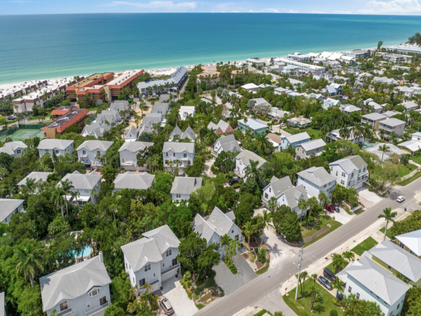 Beautiful Holmes Beach Vacation Rental With Pool Near Beach