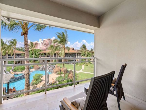 Top Floor 3 Bedroom Vacation Condo Pool & Garden View