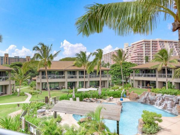 Top Floor 3 Bedroom Vacation Condo Pool & Garden View