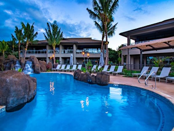 Top Floor 3 Bedroom Vacation Condo Pool & Garden View