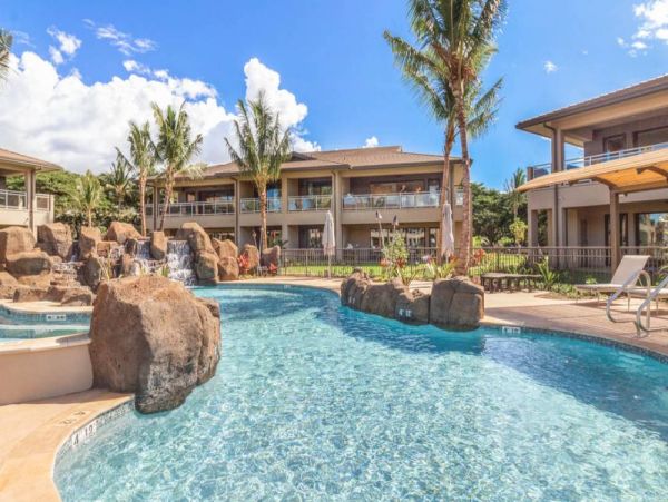 Top Floor 3 Bedroom Vacation Condo Pool & Garden View