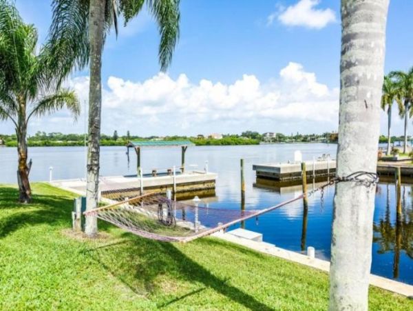 Beach to Bay Vacation Condo on Siesta Key