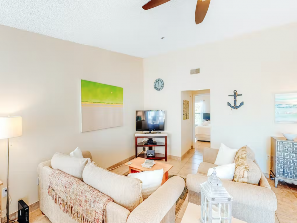Beautiful Holmes Beach Vacation Condo with Pool Near Beach