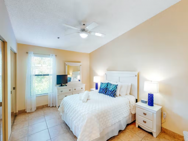 Beautiful Holmes Beach Vacation Condo with Pool Near Beach