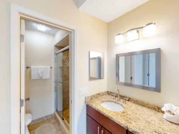 Beautiful Holmes Beach Vacation Condo with Pool Near Beach