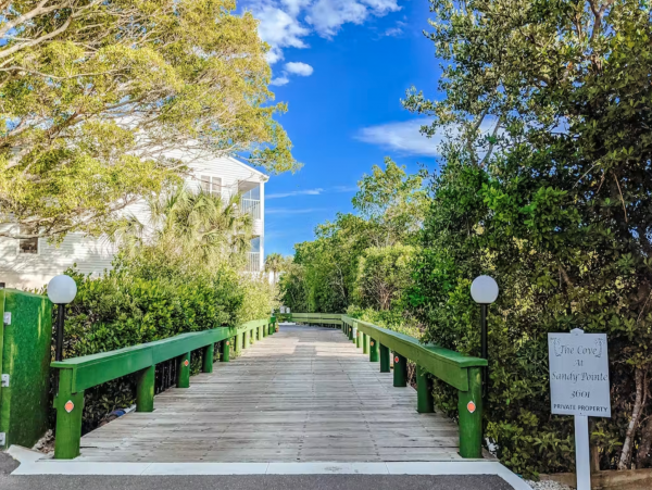 Beautiful Holmes Beach Vacation Condo with Pool Near Beach