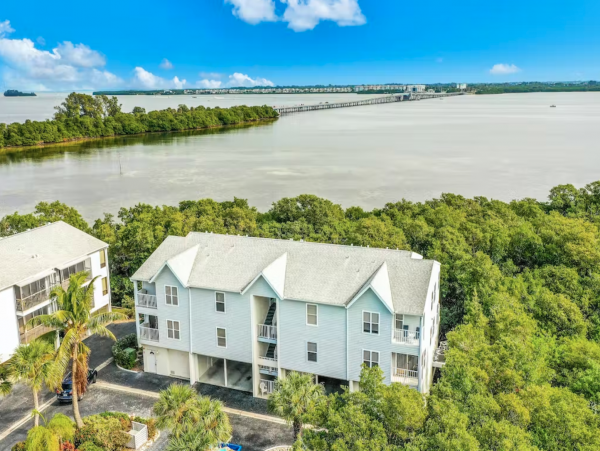 Beautiful Holmes Beach Vacation Condo with Pool Near Beach