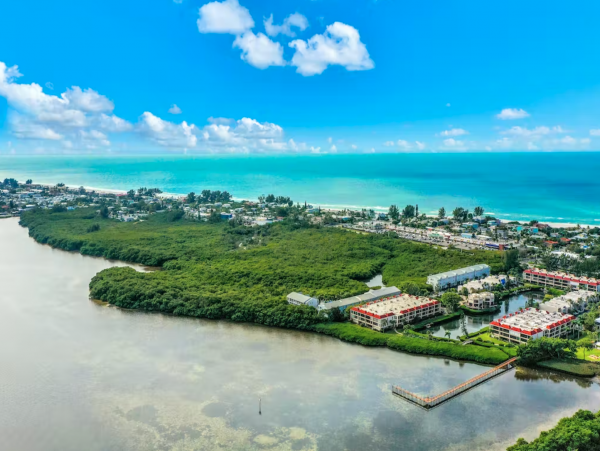 Beautiful Holmes Beach Vacation Condo with Pool Near Beach