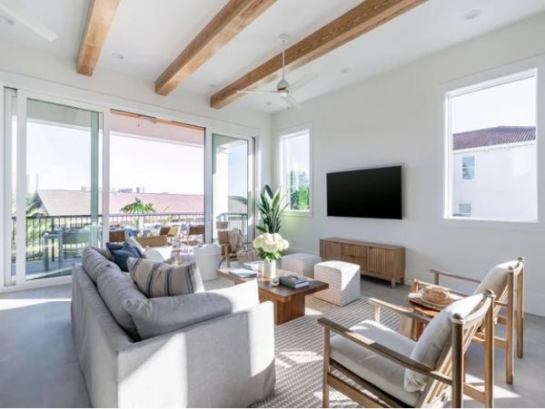 Walk to Beach MIramar Vacation Pool Home With Eight Bedroom