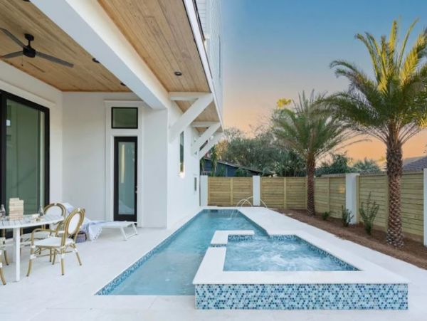 Walk to Beach MIramar Vacation Pool Home With Eight Bedroom