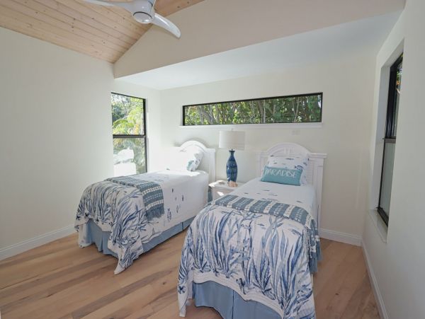 Walk to Beach Vacation Home Two Bedrooms in Sanibel Sleeps 8