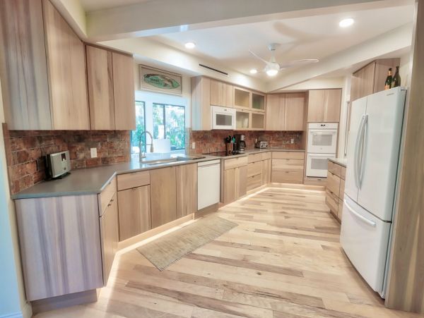 Walk to Beach Vacation Home Two Bedrooms in Sanibel Sleeps 8