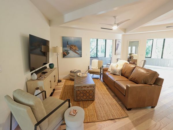 Walk to Beach Vacation Home Two Bedrooms in Sanibel Sleeps 8