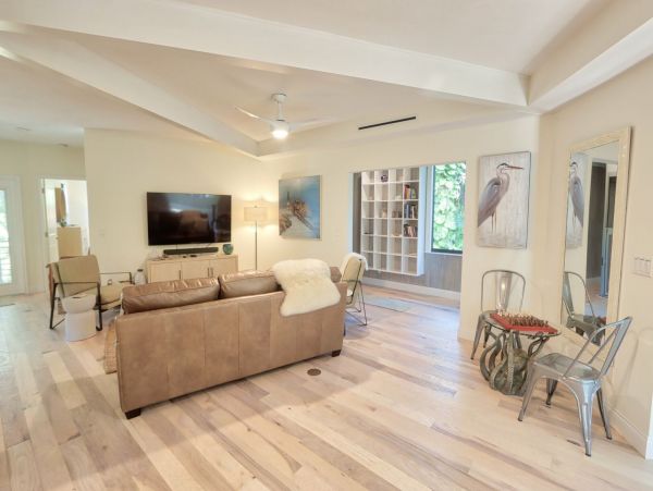 Walk to Beach Vacation Home Two Bedrooms in Sanibel Sleeps 8