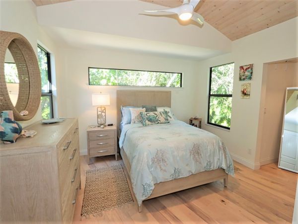 Walk to Beach Vacation Home Two Bedrooms in Sanibel Sleeps 8