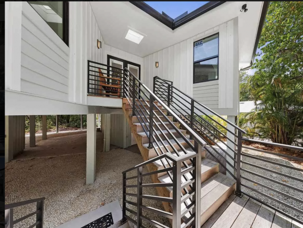 Walk to Beach Vacation Home Two Bedrooms in Sanibel Sleeps 8