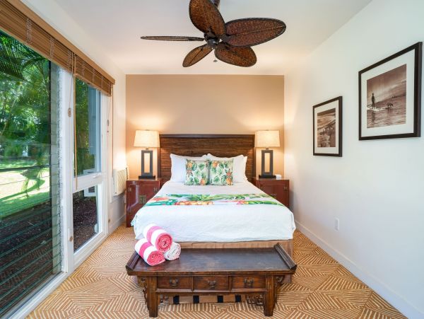 Lahaina Two Bedroom Walk to Beach Vacation Condo Sleeps Six