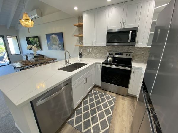 Two Bedroom Vacation Condo Sleeps Six Guests Walk To Beach