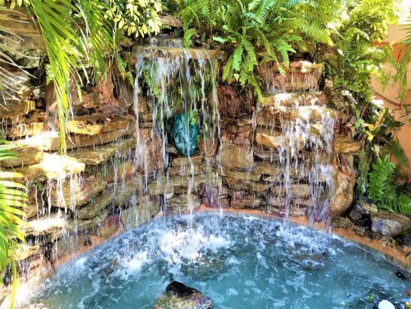 Siesta Key One Bedroom Walk to Beach Vacation Condo Sleeps 4