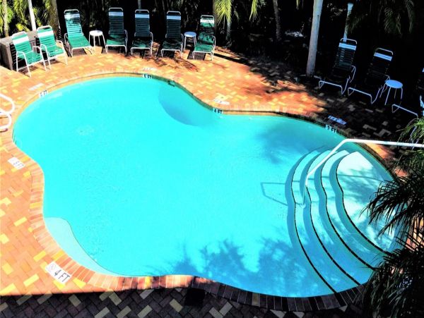 Siesta Key One Bedroom Walk to Beach Vacation Condo Sleeps 4