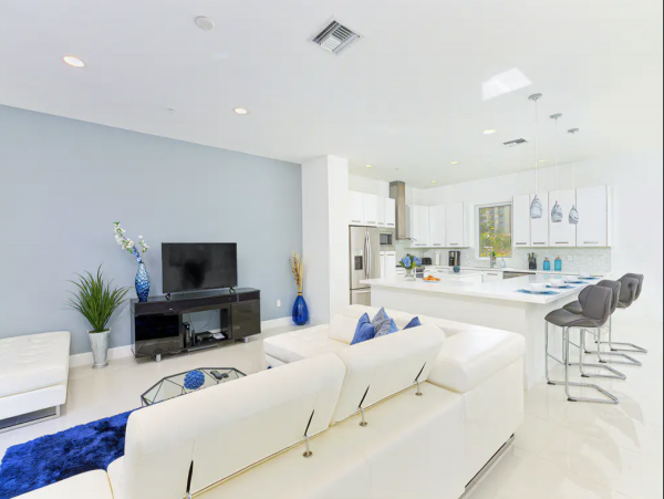 Pompano Beach Right Across The Street - 3 Bedroom Townhome