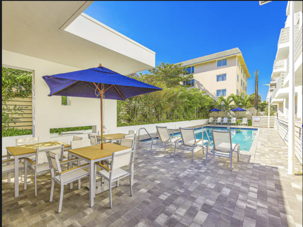 Pompano Beach Right Across The Street - 3 Bedroom Townhome